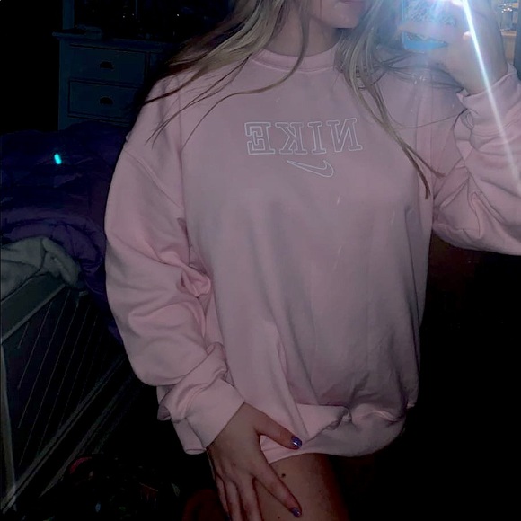 Pink vintage Nike sweatshirt - Picture 2 of 2